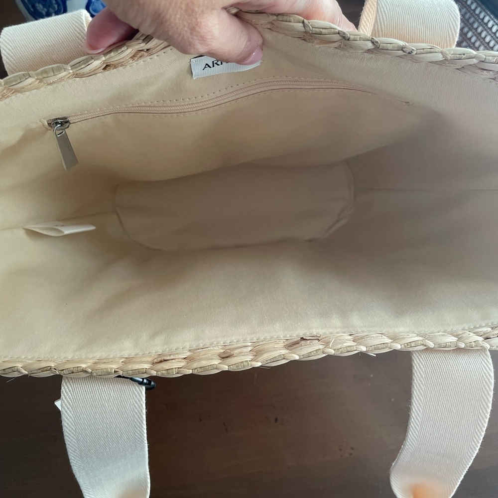 Aritzia Tan Tote Bag with Rustic Charm - Picture 4 of 4